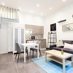 Spacious Studio In Batignolles Appartement